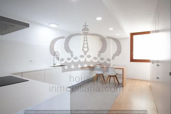 Piso de diseño con balcón - Imagen 1