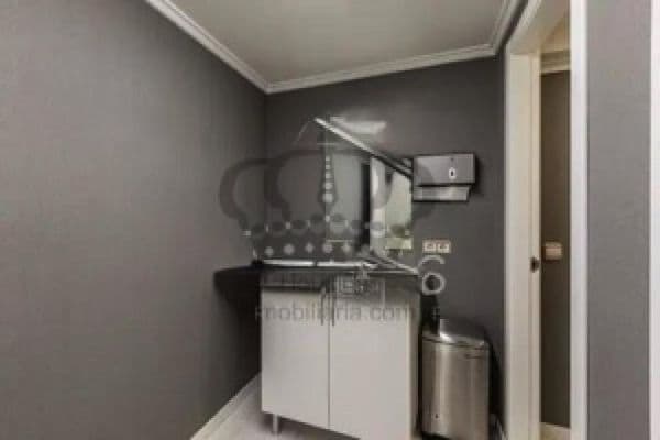 Local comercial de 160m2 - Imagen 9