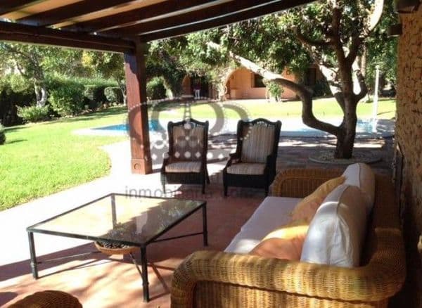 Villa Mediterránea en exclusiva urbanización - Imagen 1